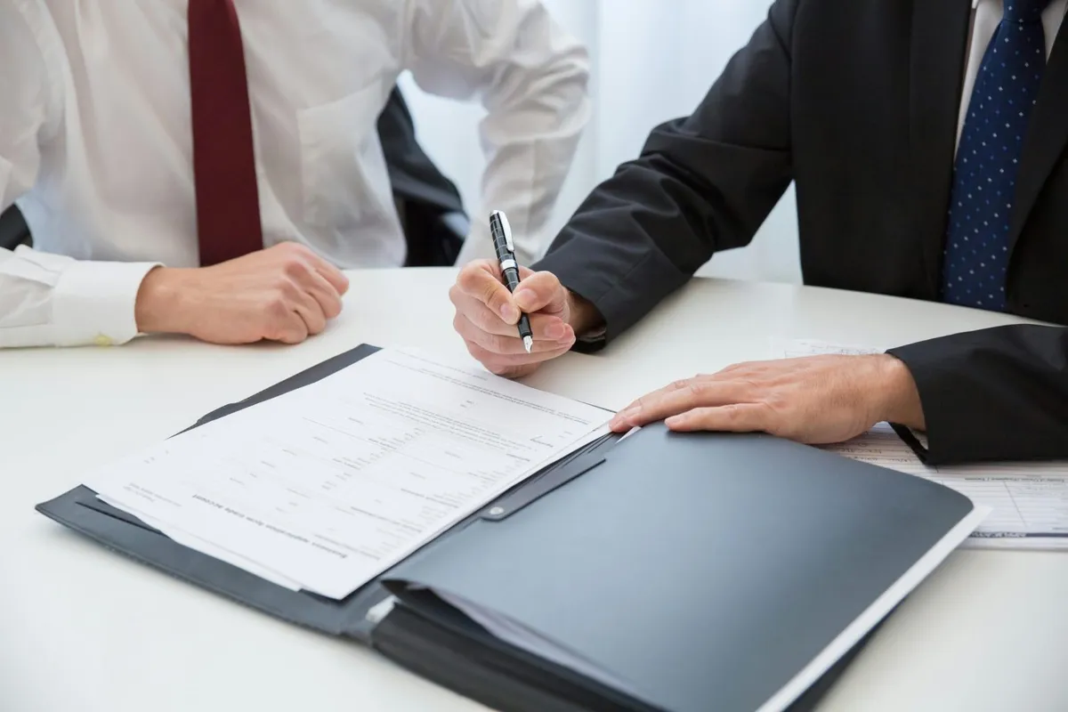Navigating the Salary Gap: A Guide for Canadian Lawyers Returning from the United States