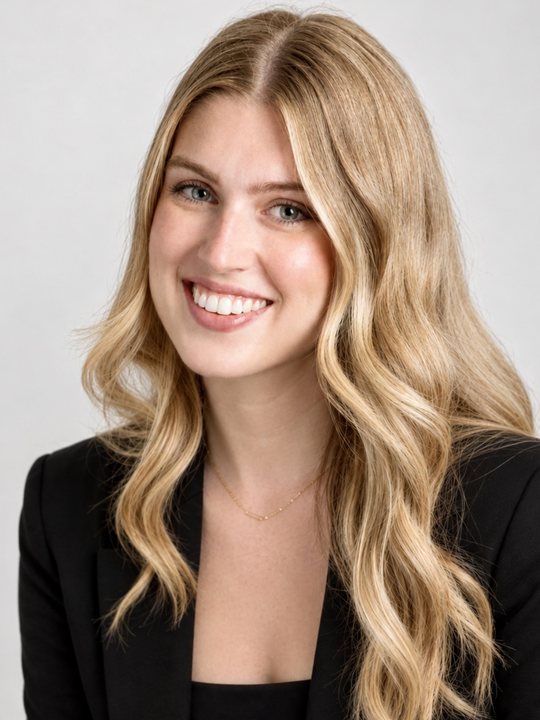 Emma Jones, Conseillère en recrutement chez BJRC Recruiting